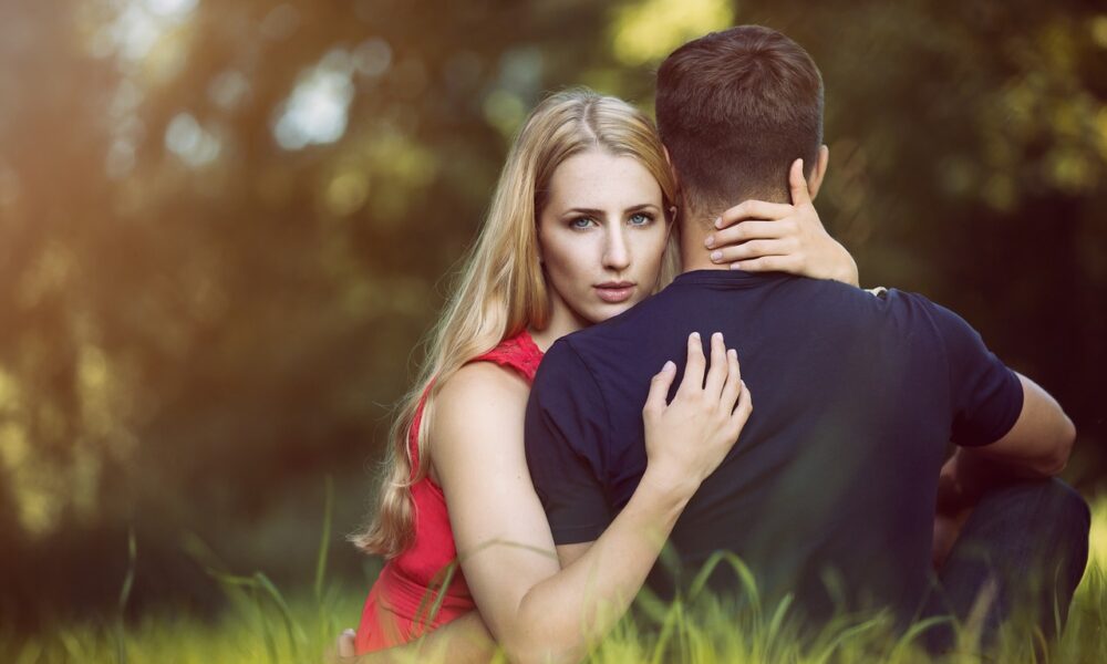 How to Make a Guy Leave His Girlfriend For You